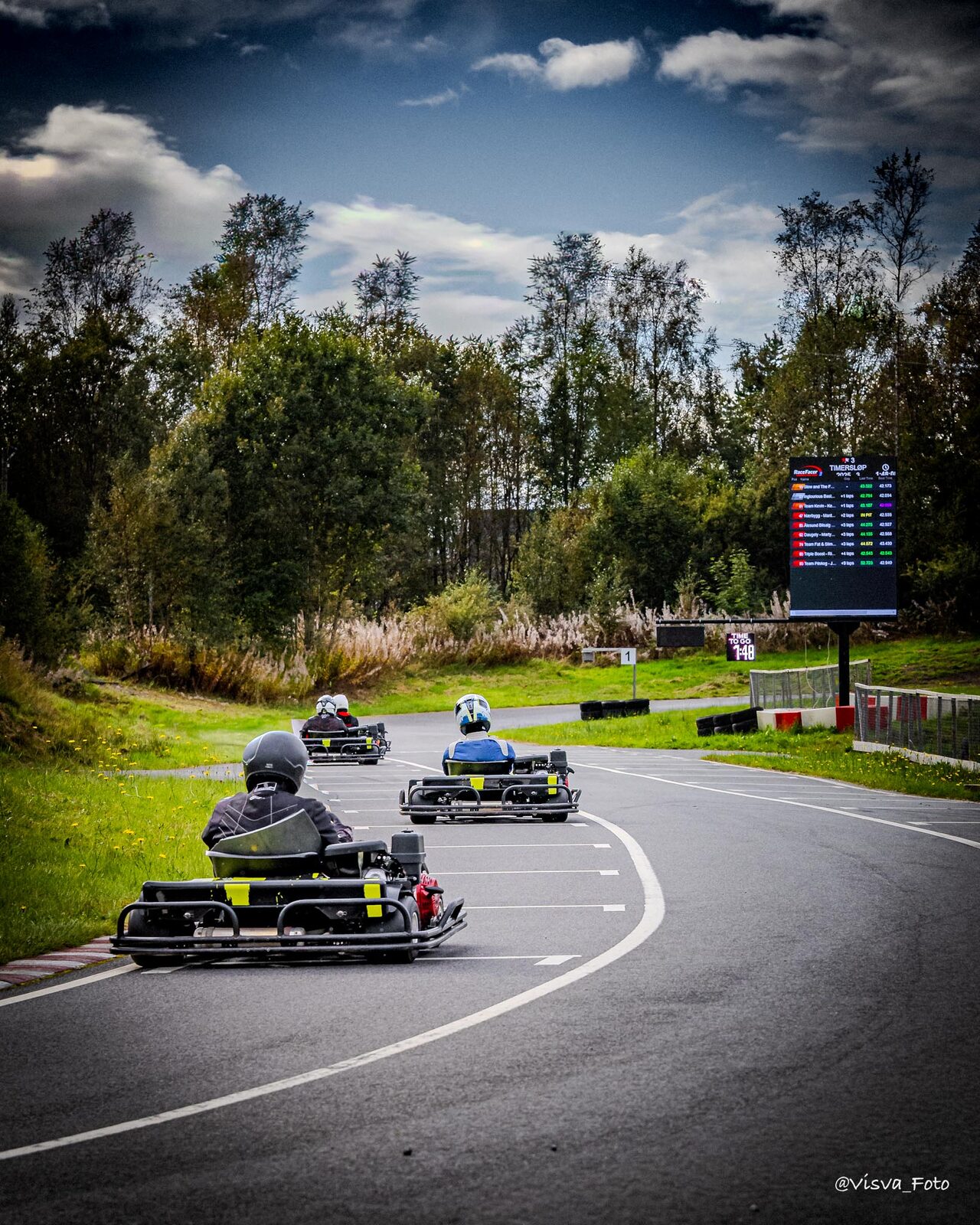 Gokart på vei mot banens tidtakingsskjerm